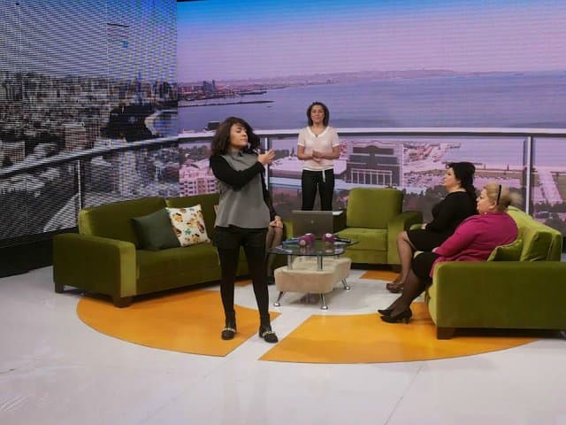 Müğənni canlı efirdə borclarından danışdı - FOTO
