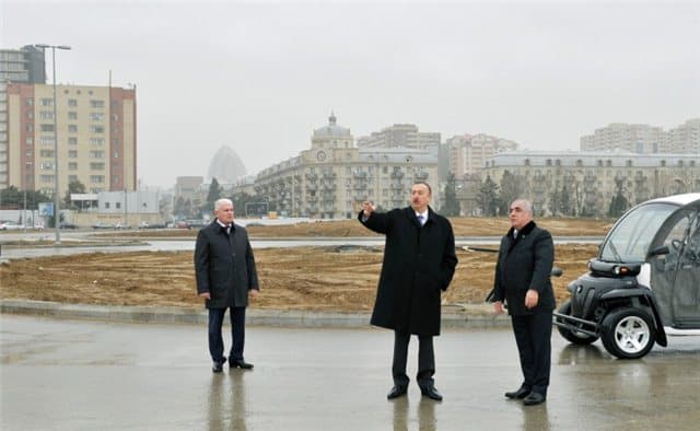 İlham Əliyev bulvarda - FOTOLAR