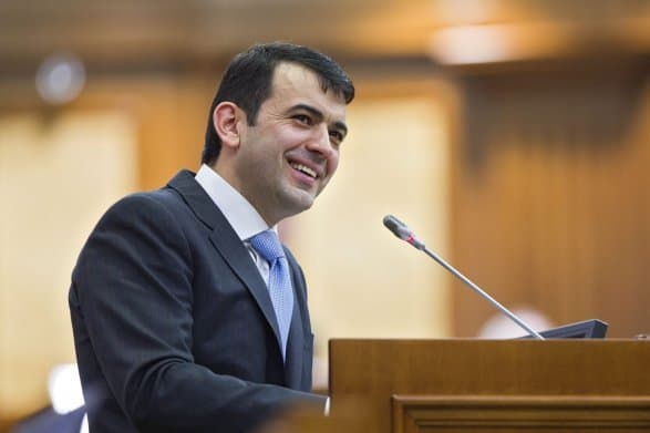 "Azercell"in keçmiş prezidentinin diplomu saxta çıxdı