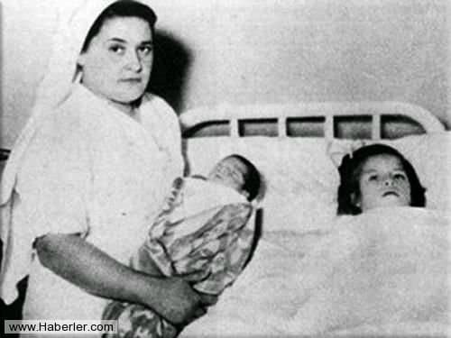 Bu qız 5 yaşında ana olub - FOTO