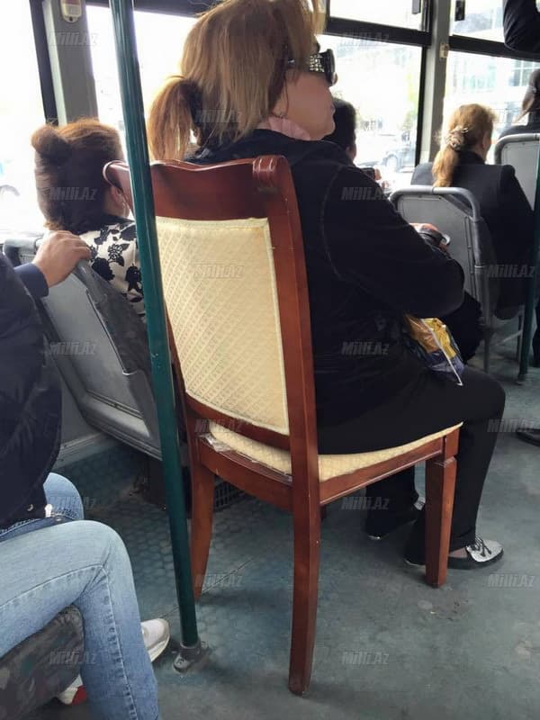 Bakı avtobusunda gülməli olay - FOTO