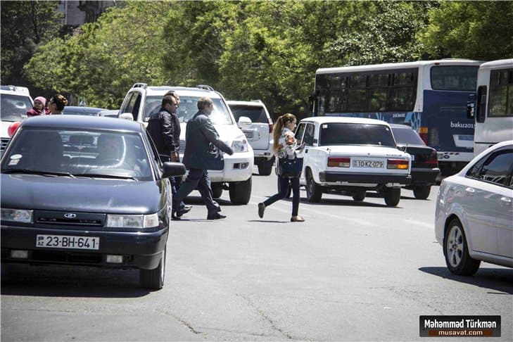 Piyadalar və sürücülər üçün "ölüm küçəsi" - FOTO/VİDEO