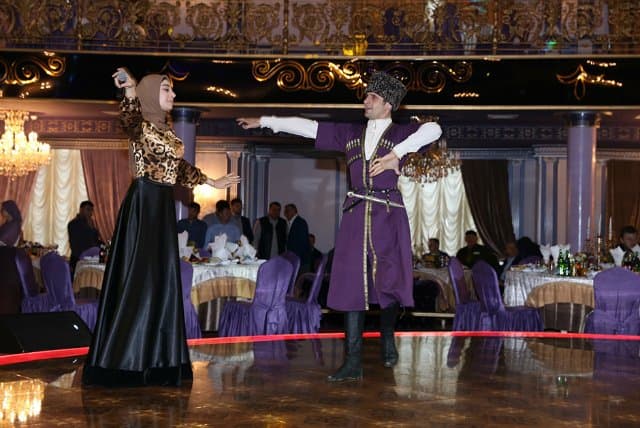 Bütün dünyanın gözlədiyi toy baş tutdu - FOTO/VİDEO