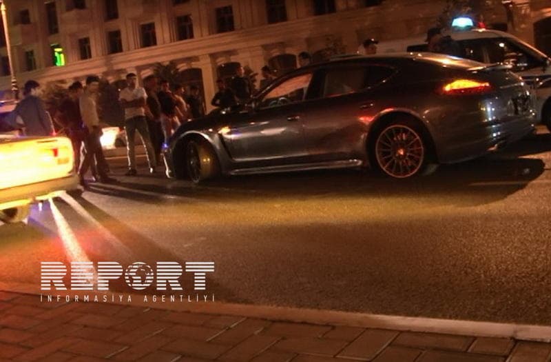 Bakıda 150 min manatlıq "Porsche" qəza törətdi - FOTO