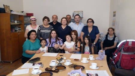 Xəstə övladından imtina edən "ata" hüquq müdafiəçilərinə böhtan atır
