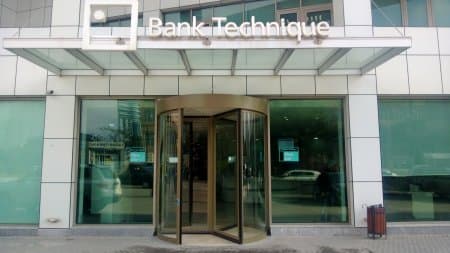 Bank sektorunun “boz kardinallarının” mübarizəsi qızışır