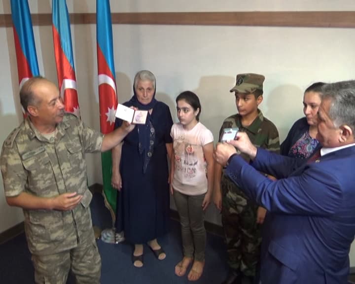 Şəhidlərin medalları ailələrinə verildi - FOTO