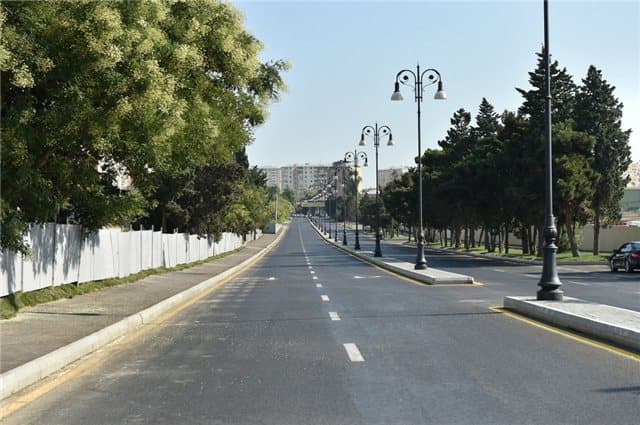 İlham Əliyev Bakı yollarını avtomobillə gəzdi - FOTOLAR