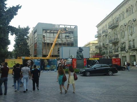 “Azərbaycan” kinoteatrının binası təmir olunur – FOTO