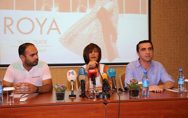 Röya boşanmasından danışdı - FOTO