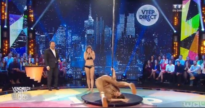 Striptiz göstərmək istədi, başı üstə çırpıldı - video
