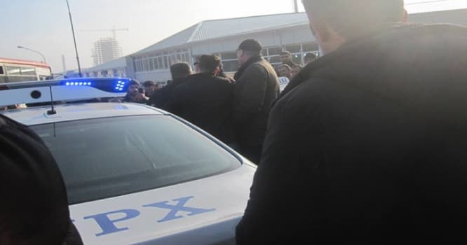 Polislə Qarabağ əlili əlbəyaxa oldu - VİDEO