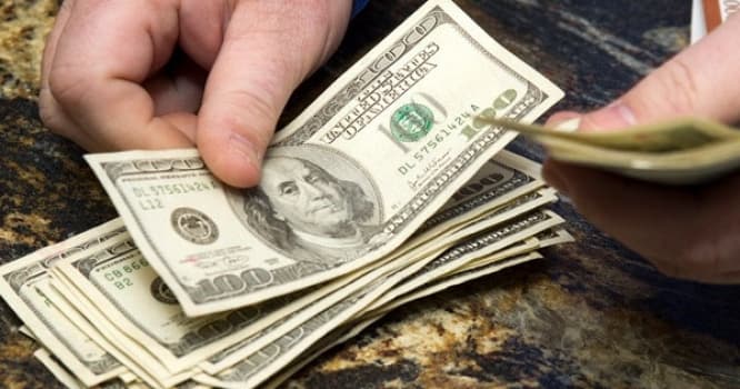 Bu bank dollar kreditlərinə güzəşt etdi - 1.30 manat