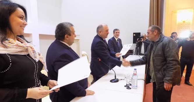 Yüzlərlə texnika fermerlərin mülkiyyətinə verildi