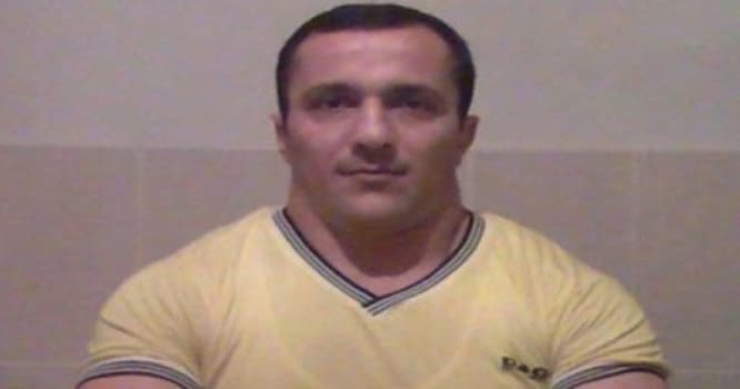 Kondisioner ustası polis maşınını niyə çəkiclədiyini açıqladı