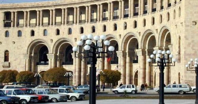 Bir gecədə 4 nazir işdən çıxarıldı