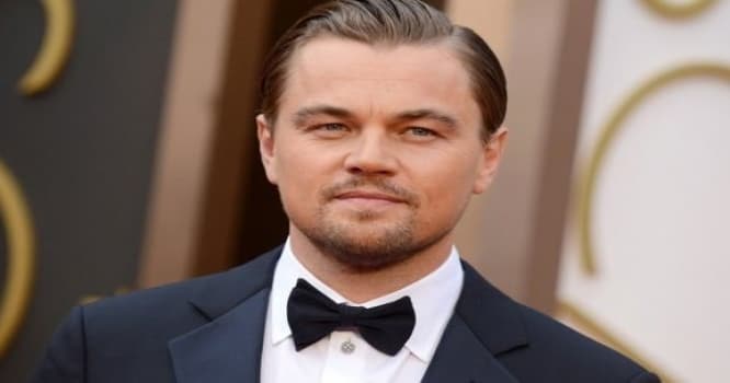 Di Kaprio “Oscar”ını restoranda unutdu - Video