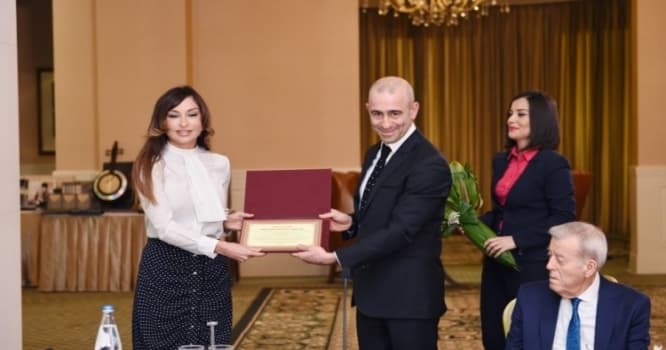 ANS Mehriban Əliyevanı "İlin adamı" seçdi