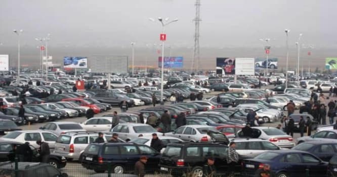 Rustavinin maşın bazarı: azərbaycanlılar qənaətcil maşınlar, ermənilər isə “cip”lər alır