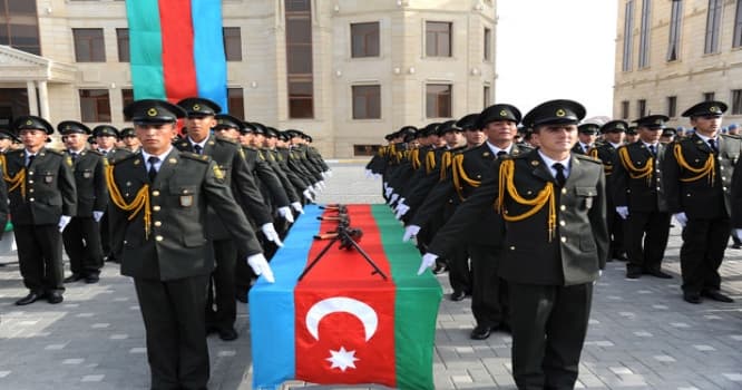 Boyu 165 sm-dən hündür olan gənclər üçün İŞ VAR