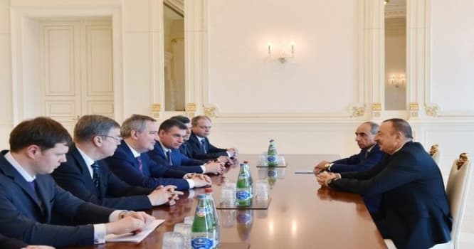 İlham Əliyev Dmitri Roqozini qəbul etdi