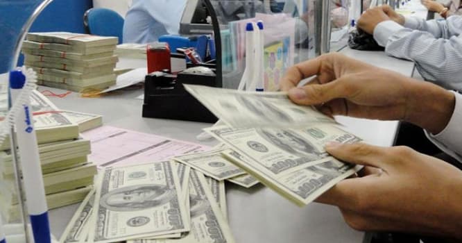 Banklar dolları neçəyə satırlar? - FOTOLAR