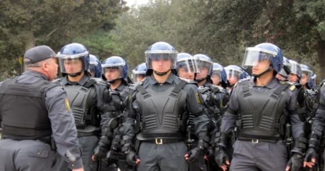 Çevik Polis Alayı Bakıda əməliyyat keçirdi - Mütəşəkkil dəstə yaxalandı