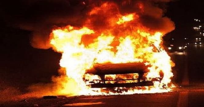 "Hyundai" yanıb, külə döndü - Xəsarət alanlar var