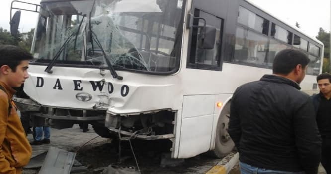 Bakıda sərxoş avtobus sürücüsü qəza törətdi - VİDEO