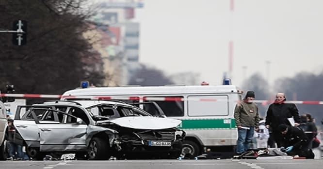 Berlində avtomobil partlayıb, sürücü ölüb