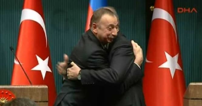 Terrora qarşı belə qucaqlaşdılar... - VİDEO