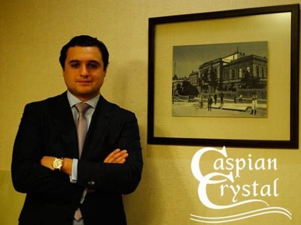 Mahmudovun oğlunun torpaqları, atasının pultuna birləşdirilən ofis telefonu...