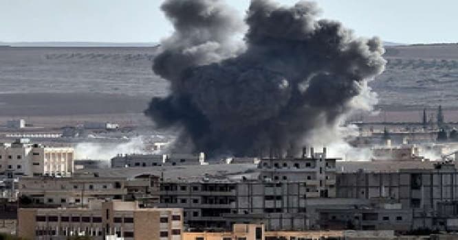 Suriyanın Raqqa şəhəri bombalandı: 40-a yaxın ölən var