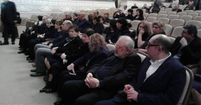 Rüstəm İbrahimbəyov Azərbaycanı tərk etdi