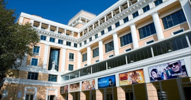 “Nizami” komediyaların nümayişini dayandırdı