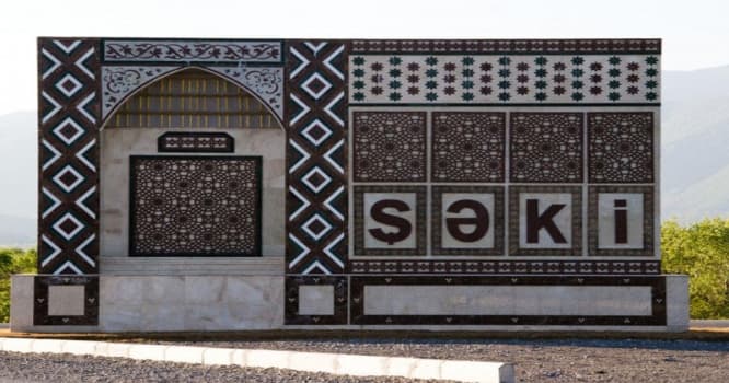 Şəkidə və İsmayıllıda tələbələr orduya dəstək aksiyası keçiriblər
