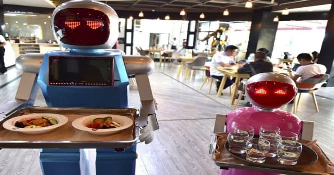 Çin restoranları ofisiant robotları işdən çıxarır
