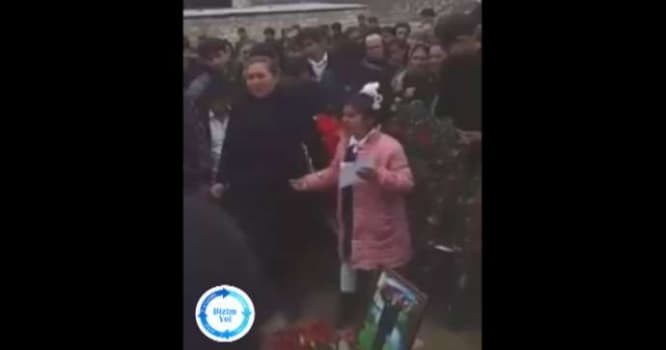Azərbaycanlı qızın şəhid məzarında oxuduğu şeir hər kəsi ağlatdı - VİDEO