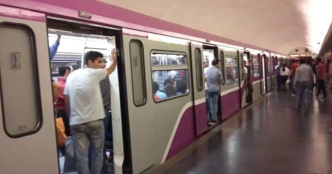 Bakı metrosunda problem - nə baş verir?