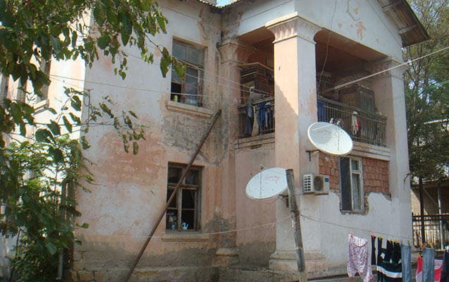 Bakıda viran qalmış yataqxanada həyat - FOTOLAR