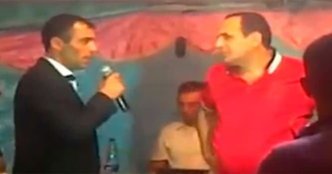 Manaf Ağayev şəhidimizin 3 il əvvəl toyunda oxumuşdu, bu gün isə məzarında... - VİDEO