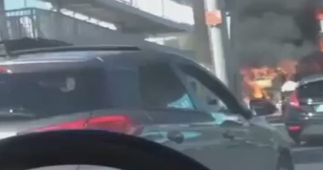 İstanbulun mərkəzində avtobus partladı - VİDEO