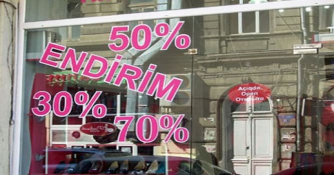 Brend geyim mağazalarında yalançı yaz endirimləri