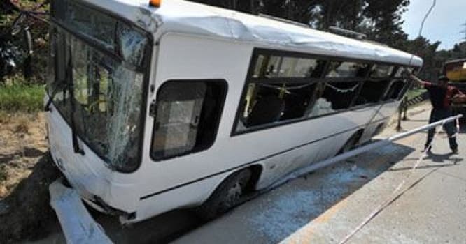 Sumqayıtda avtobus aşıb: 3 nəfər yaralanıb
