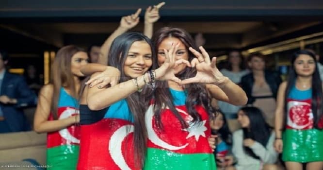 Qızlar oğlanlardan ağıllıdır - Alimlər sübut etdi