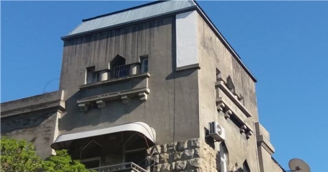 Bakının mərkəzindəki binanın damında ev tikirlər - FOTOLAR