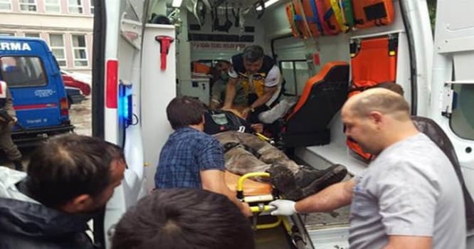 Türkiyədə canlı bomba məscidi partlatdı: 1 ölü, 17 yaralı +Yenilənib - FOTOLAR
