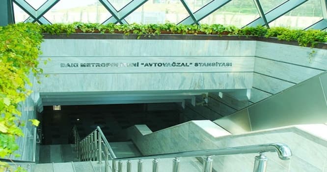 "Avtovağzal" stansiyasının liftini qırdılar