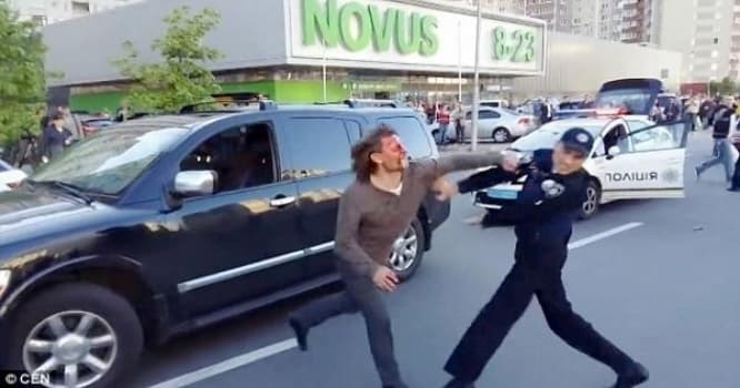 Polislər çempionu döydü - VİDEO