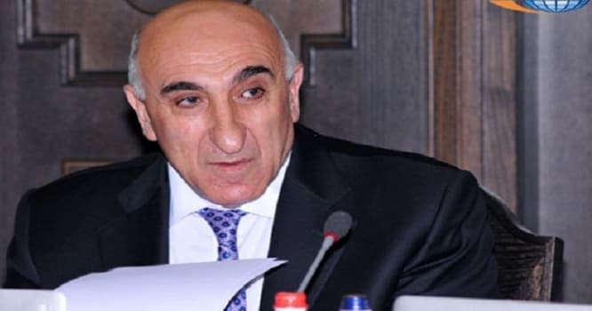 Erməni nazir maaşını işğalçılara bağışladı